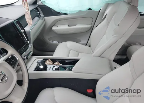 2024 Volvo Xc60 B5 Core Dark Theme z USA, uszkodzony, nr VIN YV4L12RK9R1940487